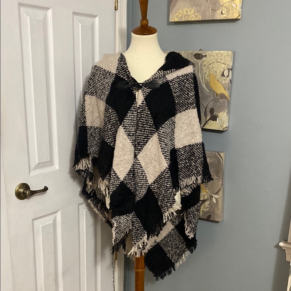 Altare Plaid Black and Cream Poncho One Size